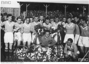 Kwiaty dla Kotlarczyków z okazji jubileuszowego występu w Wiśle. 16.11.1935 r.