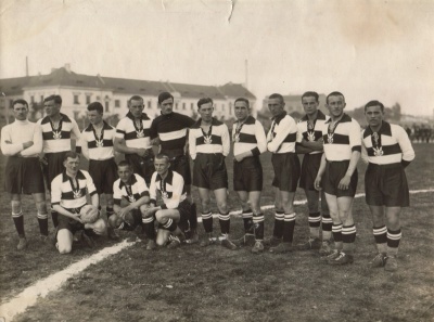 Reprezentacja Polskiej Armii 1927r. Reyman stoi czwarty od lewej