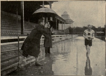 Lipiec 1925 roku, powodz w Krakowie - woda na stadionie Wisly.