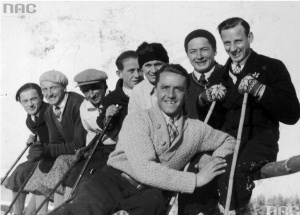 od lewej: Władysław Zalotyński, Wojciech Gąsienica-Marcinkowski, Eugeniusz Lorek, Izydor Łuszczek, Józef Lankosz, Bronisław Czech, Jan Marusarz, trener Per Klyppen