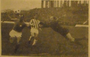 Przedostatnia kolejka ligowa w sezonie 1966/67 decydowała o ligowym bycie Cracovii - Wisła nie okazała litości (3:0) i Pasy spadły do II ligi.