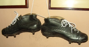 Obuwie piłkarskie Stanisława Flanka z lat 40 i 50. Obrońca Wisły wzbudził sensację występując w nim w 1994 roku w meczu Old Boyów Polski. Koledzy z drużyny w żartach doradzali wtedy przekazanie butów do muzeum.